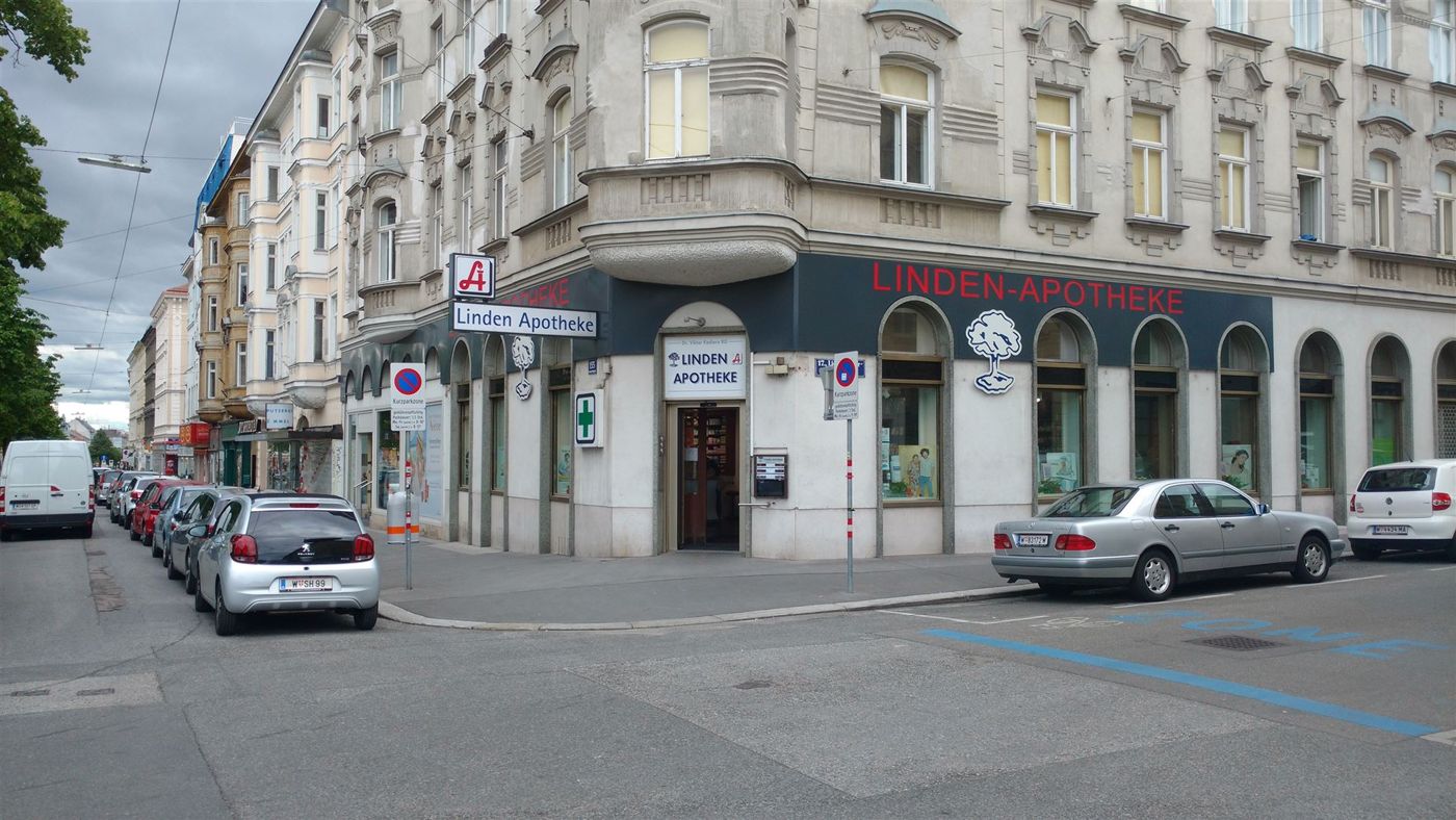 Die Linden-Apotheke im Schubert-Hof an der Hernalser Hauptstraße