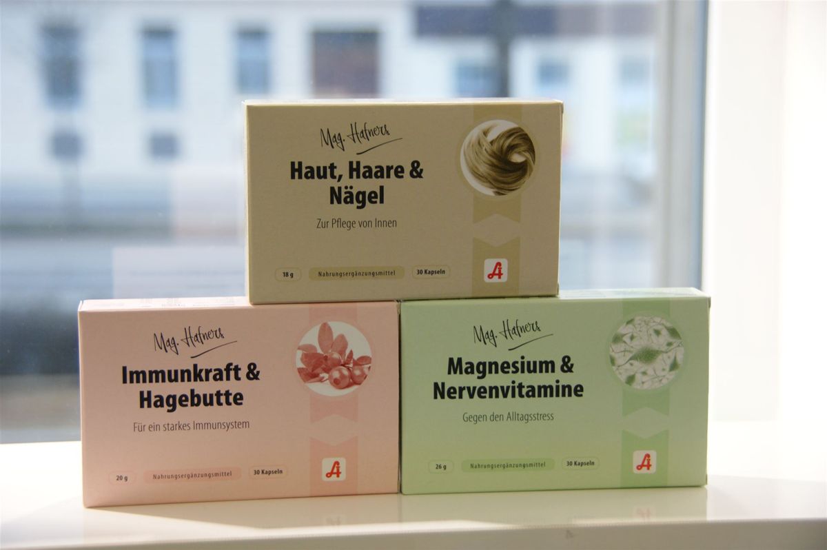 Mag. Hafners Nährstoffkapseln im Regal der Linden-Apotheke